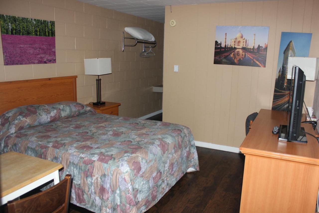 Flamingo Motel Penticton Exterior photo